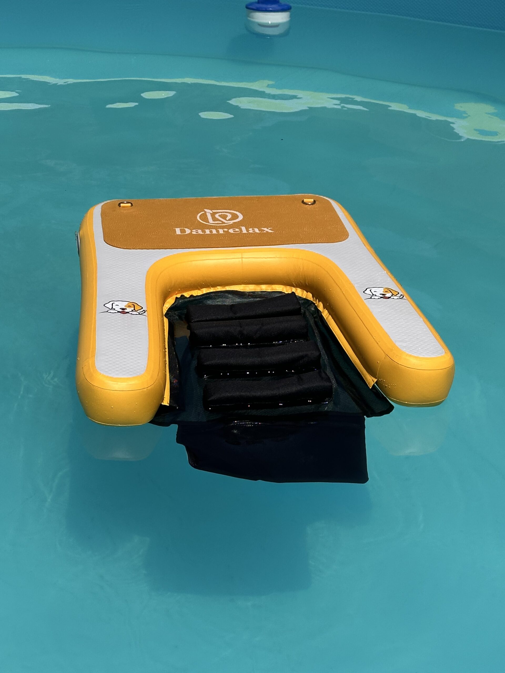 פלטפורמה מתנפחת לכניסה ויציאה בטוחות מהמים לחיות מחמד