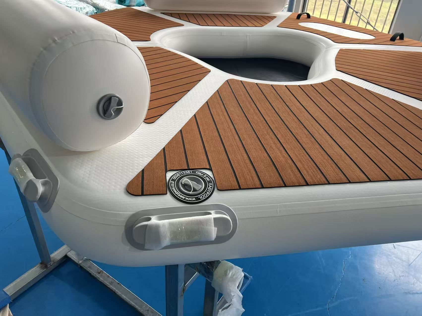 פלטפורמה משושה מתנפחת יוקרתית עם כריות 2.5*2.82 מטר